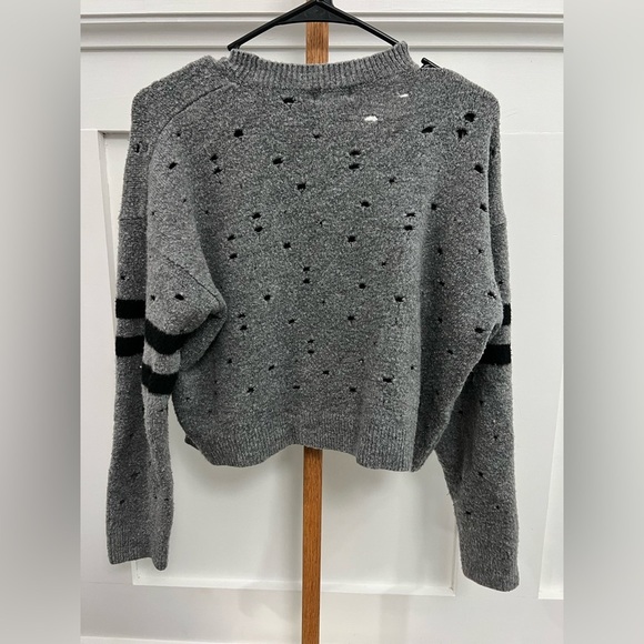 Topshop Women’s Gray and Black Crew Neck Distressed Sweater sz 8 - Picture 6 of 7